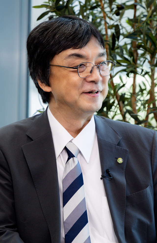 学長 千葉一裕